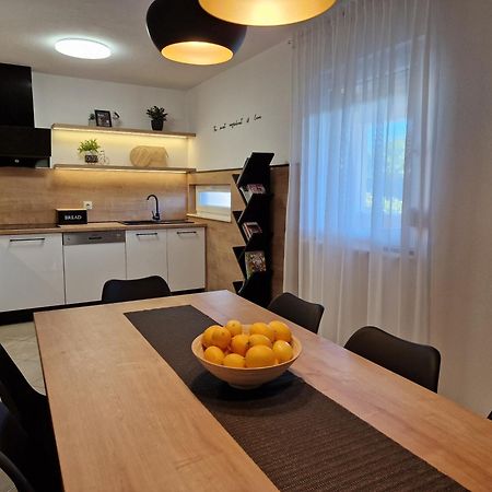 Beautiful Holiday Home "Villa Luka" Kaštel Štafilić Екстериор снимка