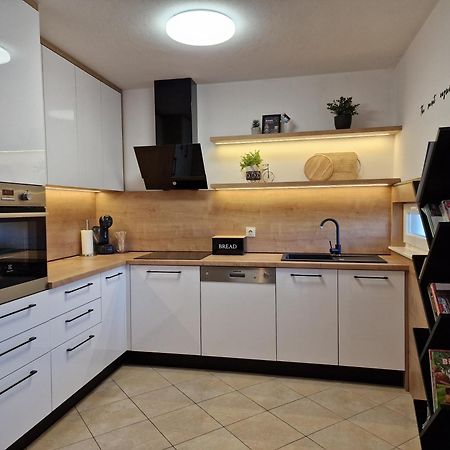 Beautiful Holiday Home "Villa Luka" Kaštel Štafilić Екстериор снимка