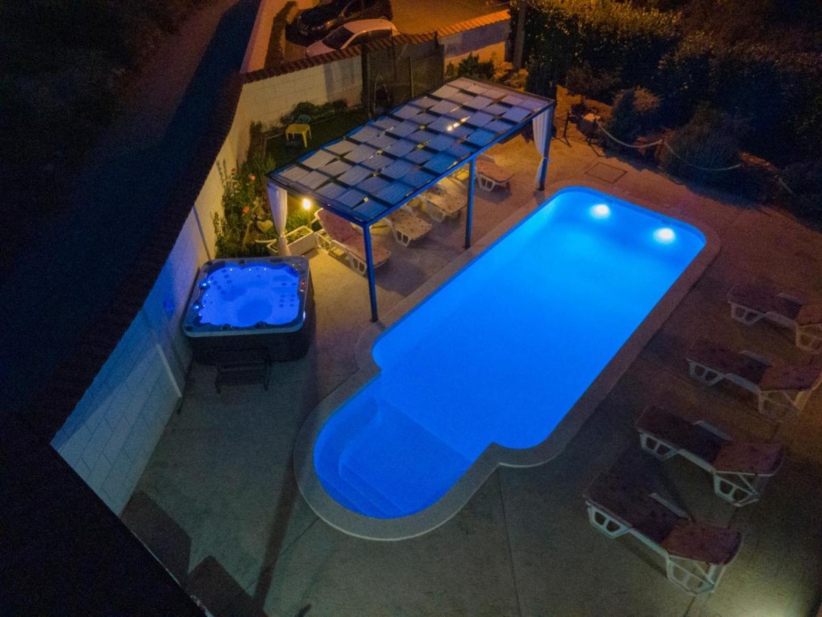 Beautiful Holiday Home "Villa Luka" Kaštel Štafilić Екстериор снимка