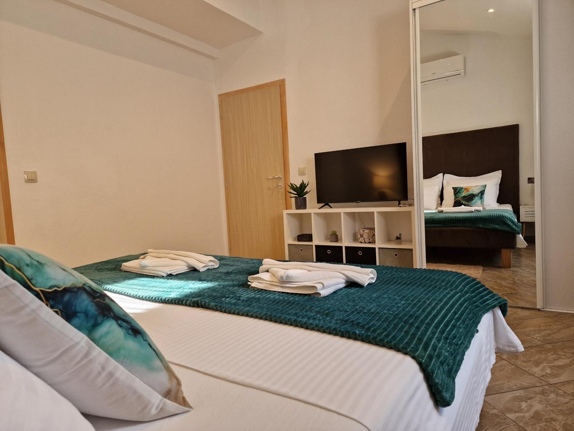 Beautiful Holiday Home "Villa Luka" Kaštel Štafilić Екстериор снимка