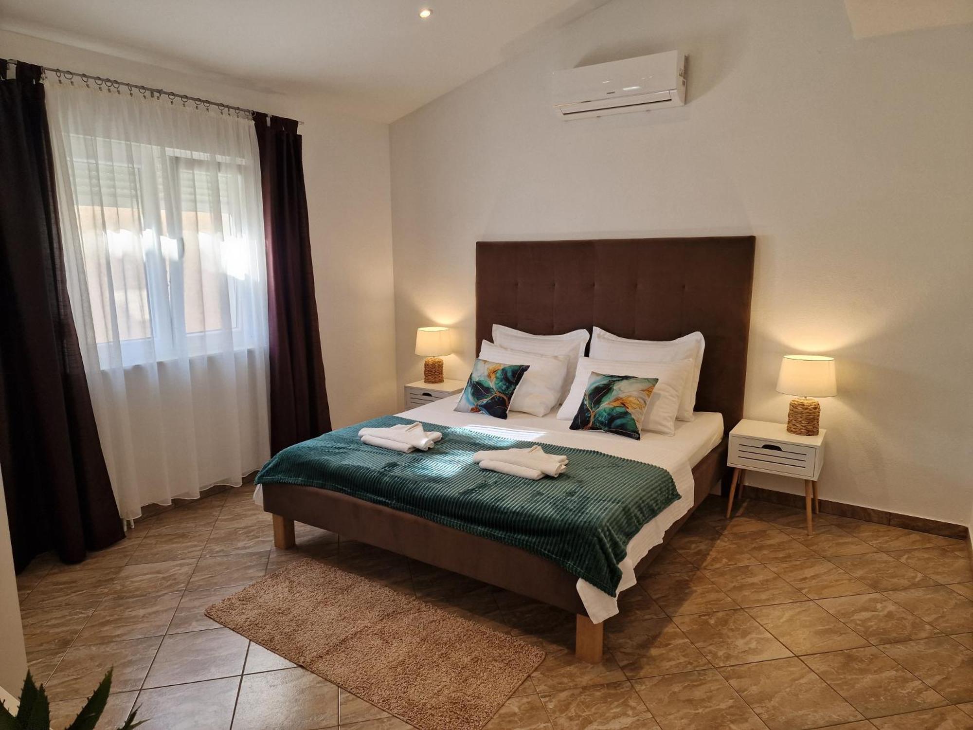 Beautiful Holiday Home "Villa Luka" Kaštel Štafilić Екстериор снимка